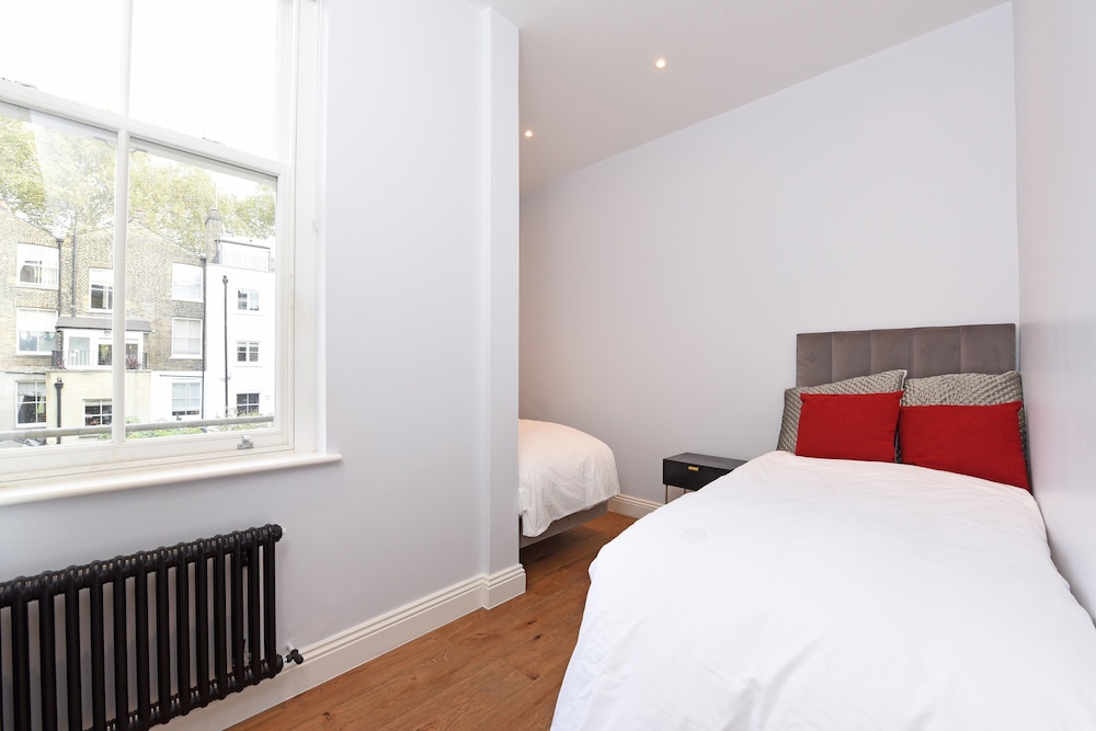 Stylish & Spacious Deluxe Apartments near Victoria Station