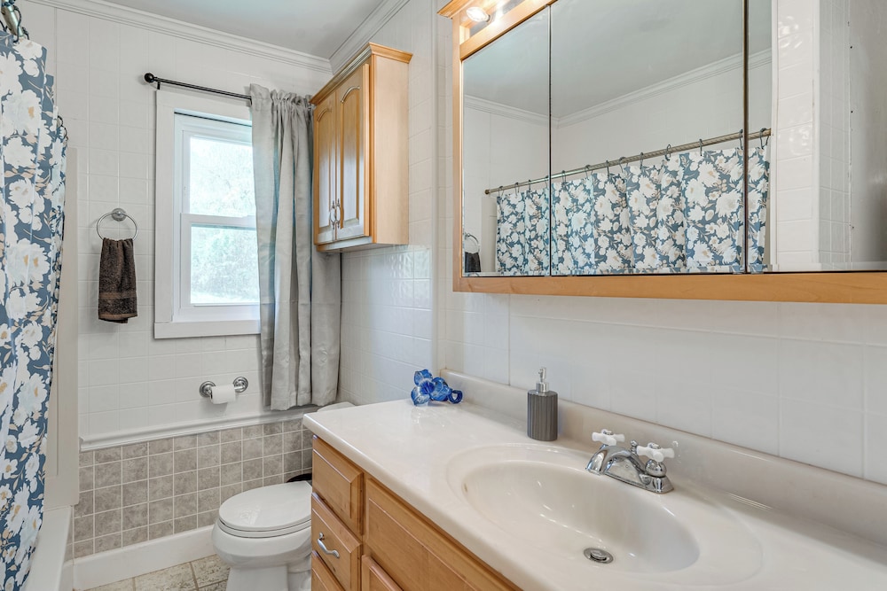 5 Mi to Chatuge Lake: Hayesville Hideaway!