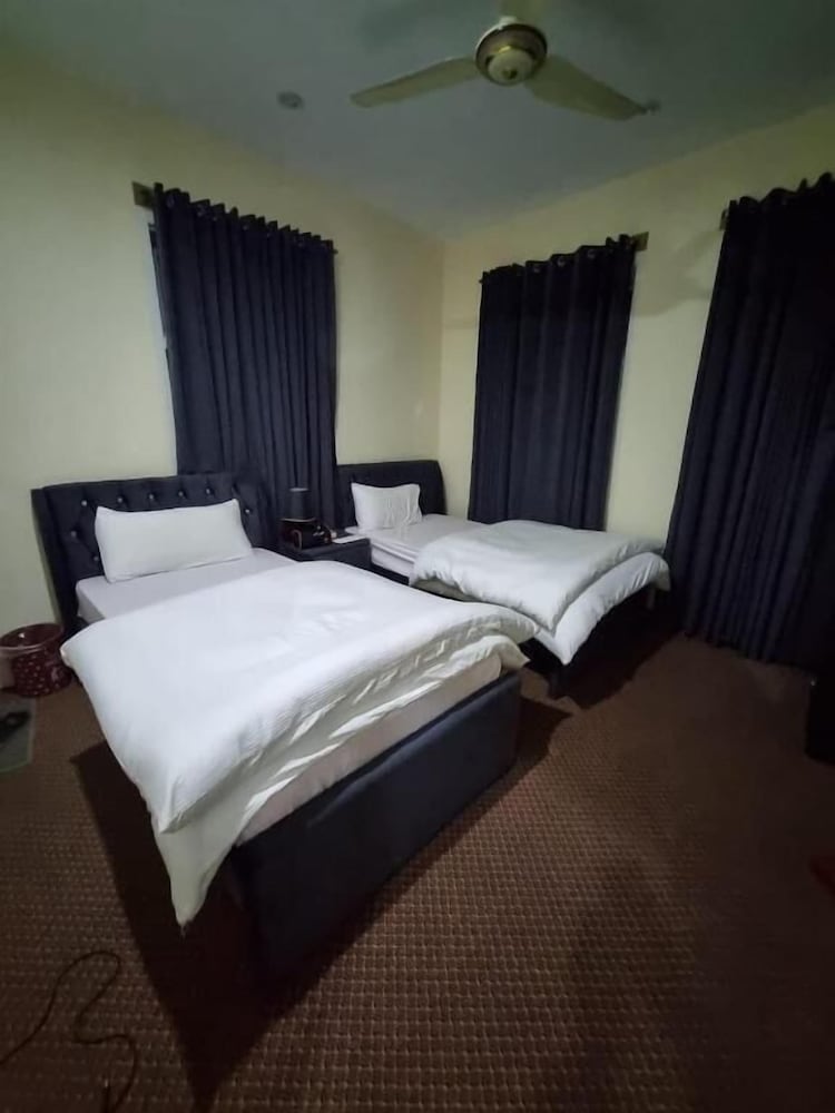 Royal's Villa by Premiere Inn view 4