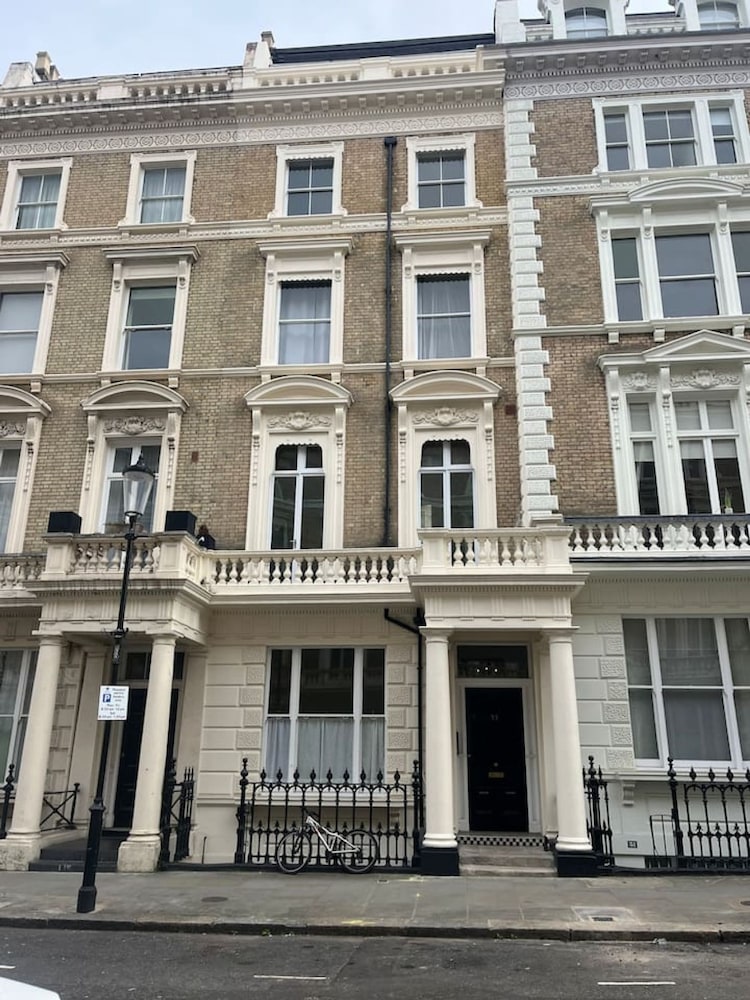 Newly Refurbished - Awesome 3 Bedroom Notting Hill Very Central With a Balcony