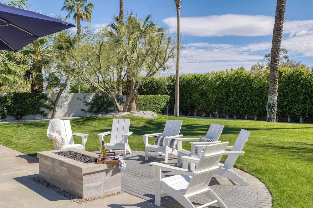 Sleeps 40 3 Luxe Villas Next to Empire Polo Club Putting Green & Pickleball
