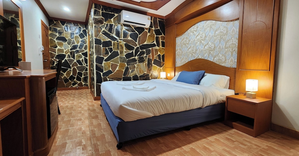 Arya Suites Patong Beach