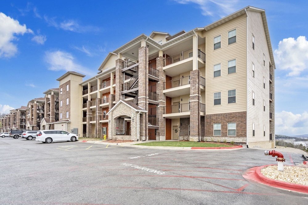 Majestic Lakeview Escape - Stunning Lake Views! view 3