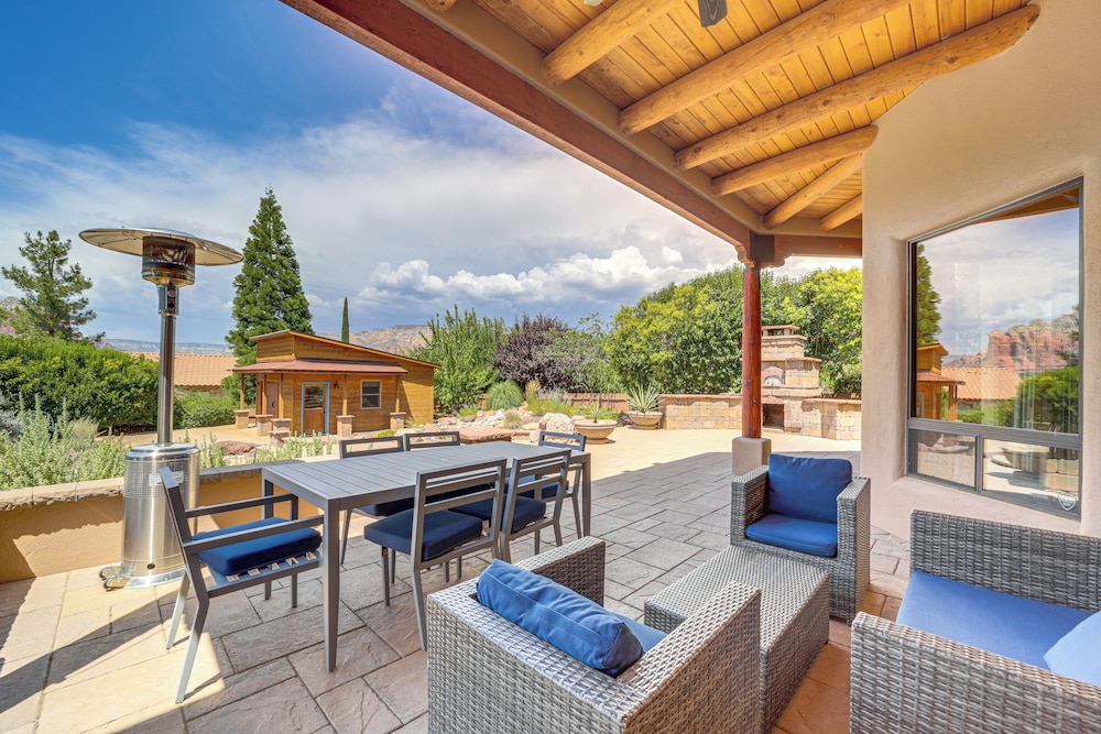 1/2 Mi to Airport Mesa! Hot Tub Haven w/ Mtn Views