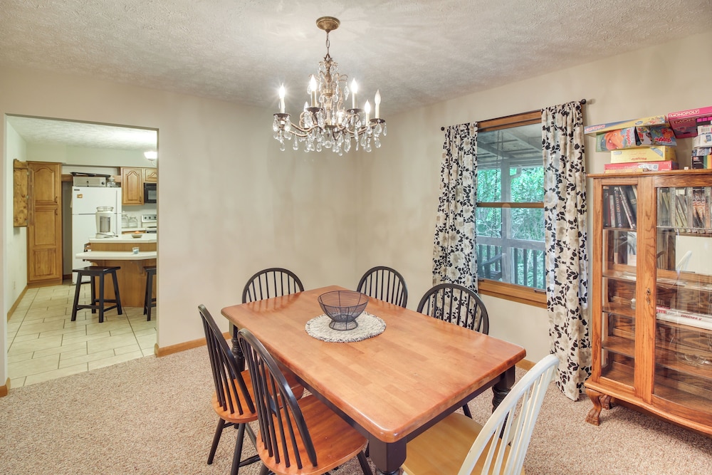 Family Home w/ Game Room! 1 Mi to Dale Hollow Lake