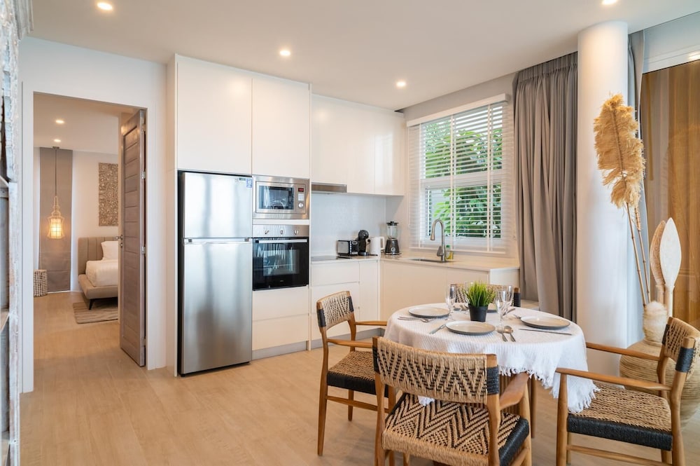 Cozy 2-Bed Apt by the Sea & Beach KBR37