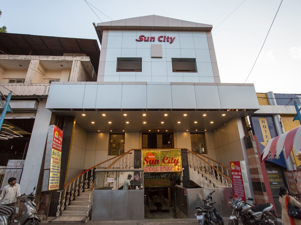 OYO 12078 Hotel Suncity