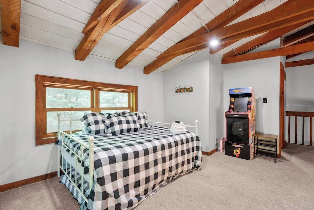 Outdoors Sleeps7 Family Getaway Fun Arcade