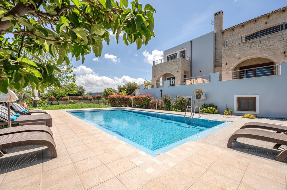 Arios Lux Villa