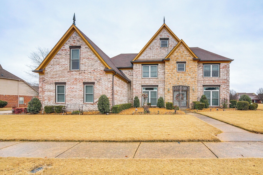 Family-friendly Gem w/ Home Office in Memphis