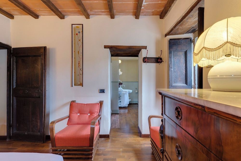 Entire Hilltop Villa With Private Pool In Palazzuolo Sul Senio