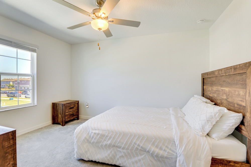 6 Mi to Apollo Beach: Townhome w/ Pool Access!