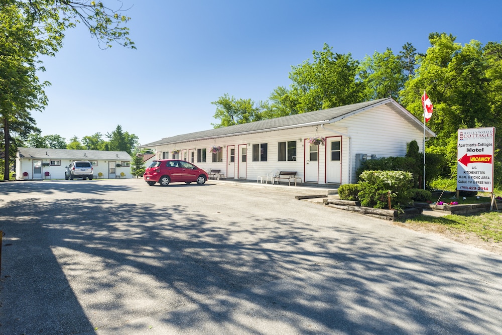 Hollywood Cottages