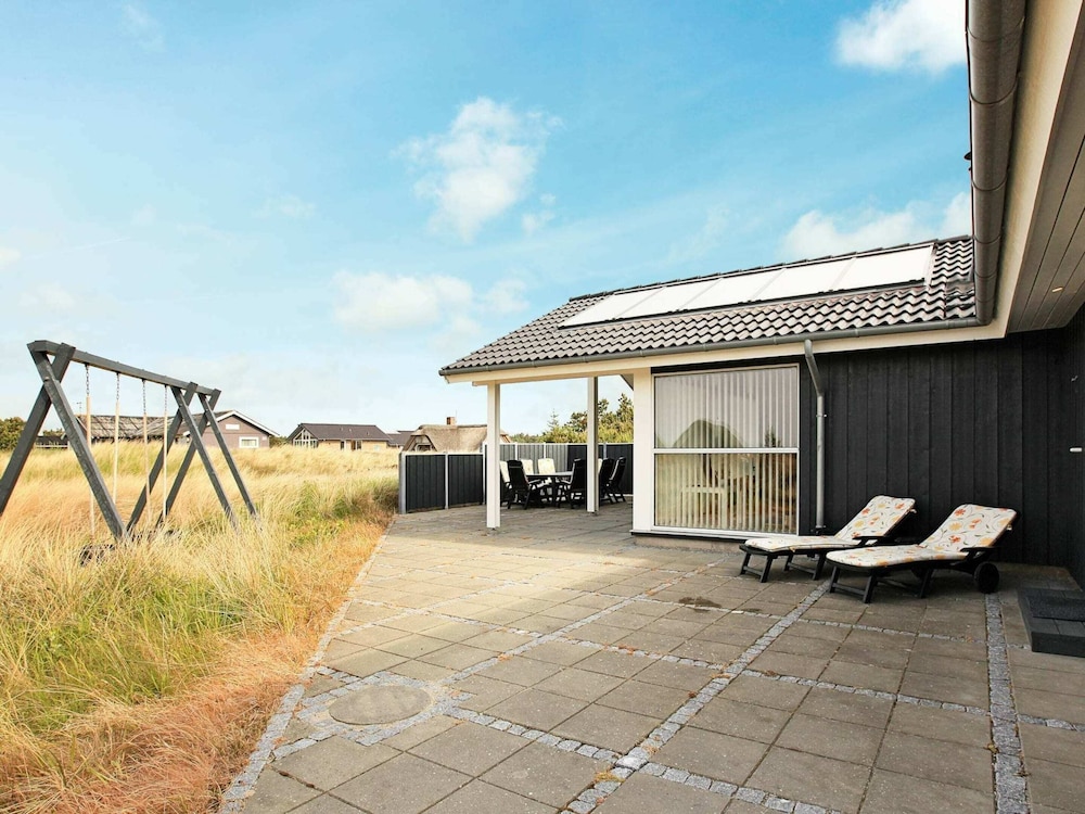 6 Person Holiday Home in Blavand