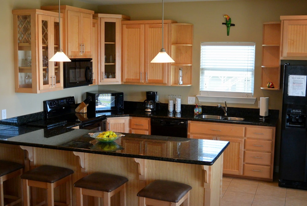 Parrot Head 3 Bedroom Home by RedAwning