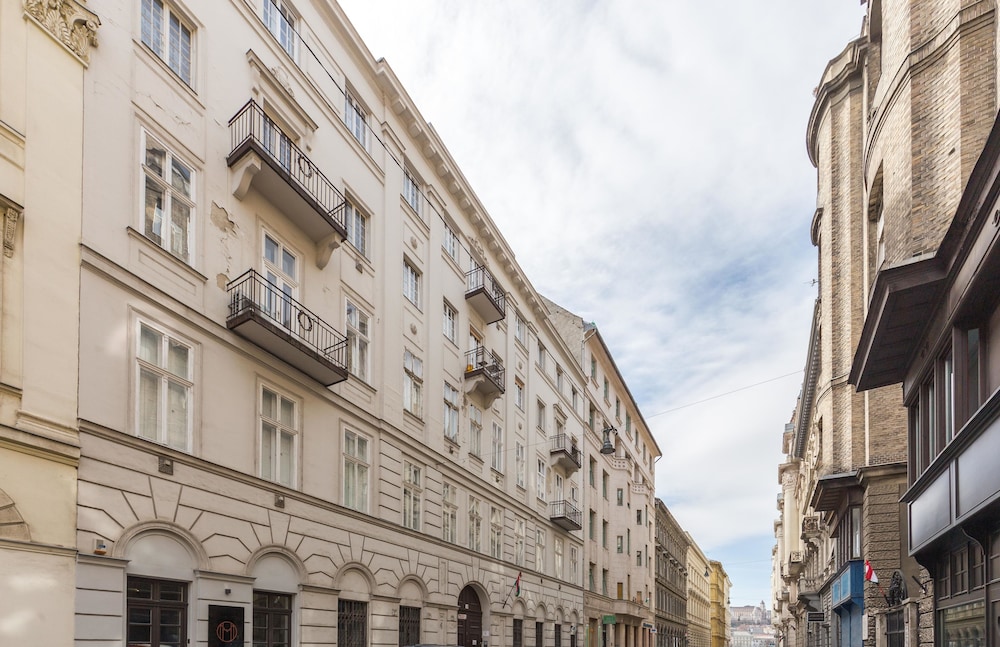 Real Apartments Zoltan