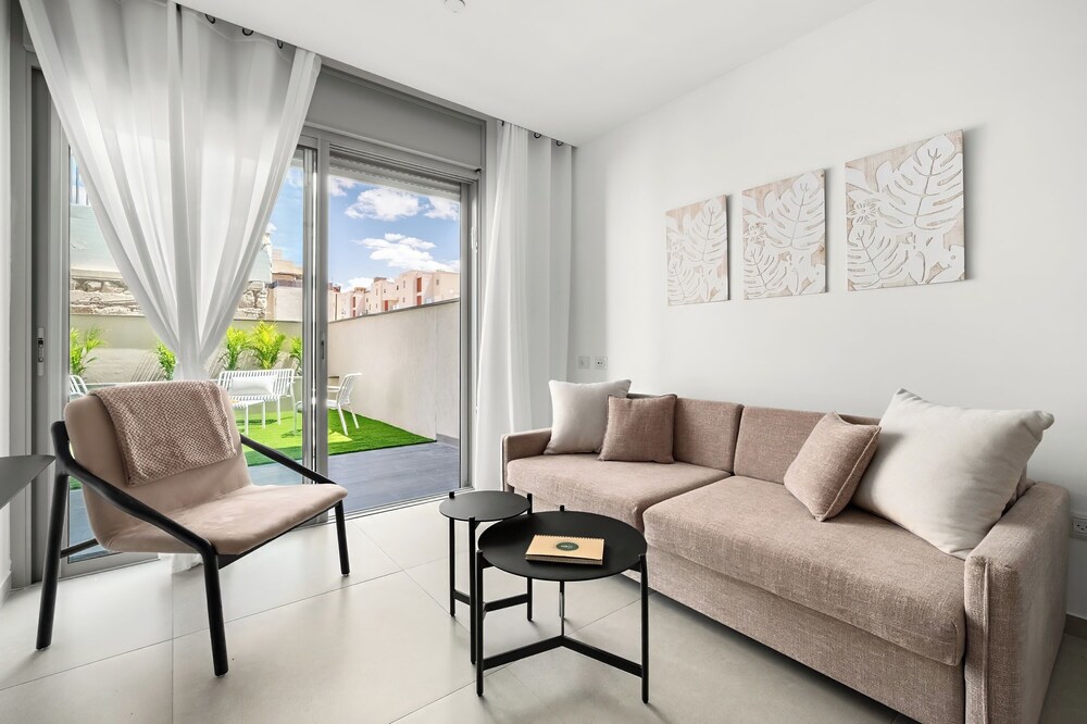 Red Canyon Garden Stay by Sea N' Rent