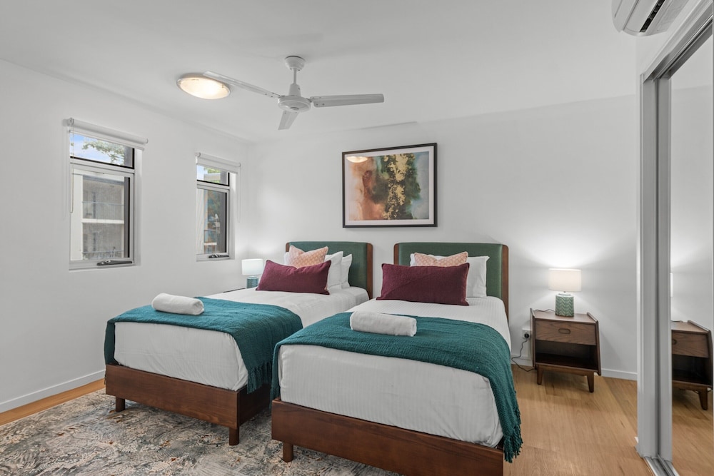 2-bed Getaway With Shared Pool & BBQ Access