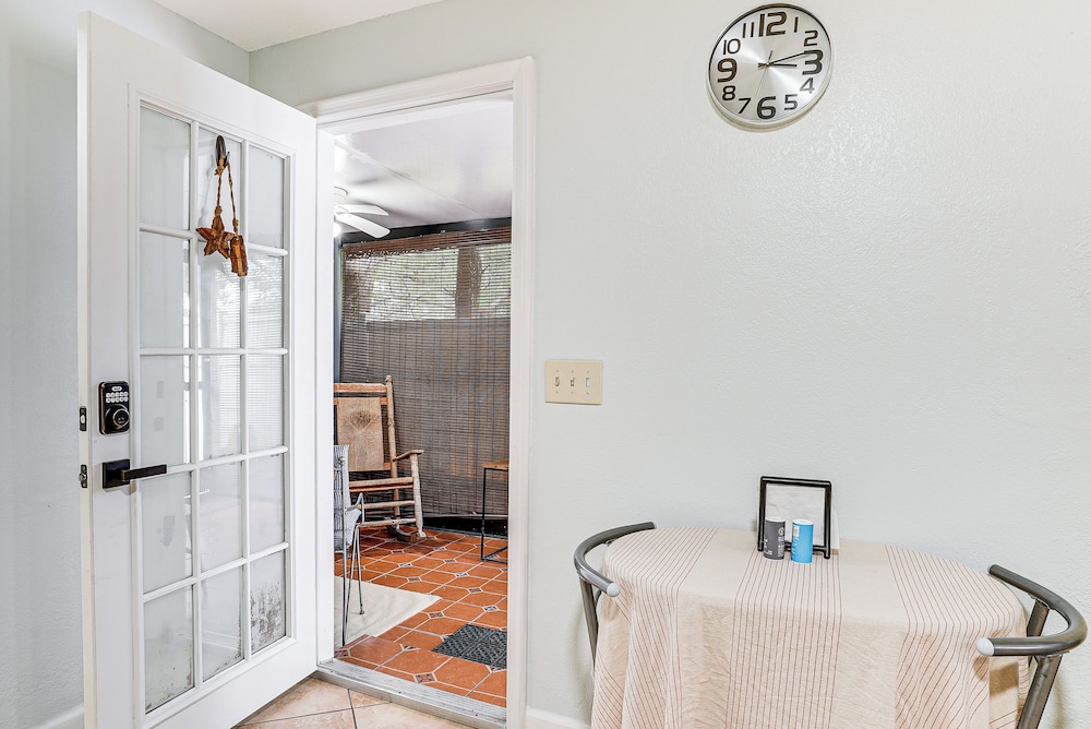 Screened Porch: Tampa Studio 4 Mi to Busch Gardens
