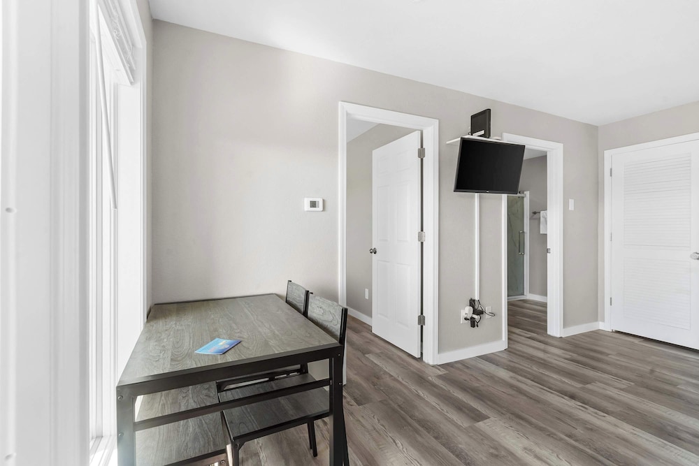 Waterview Oasis Stay for 4