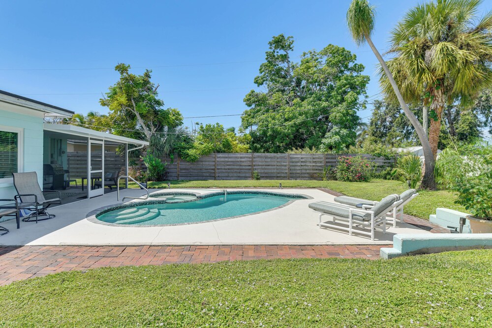 Beach Gear Provided! Cozy Family Home in Bradenton