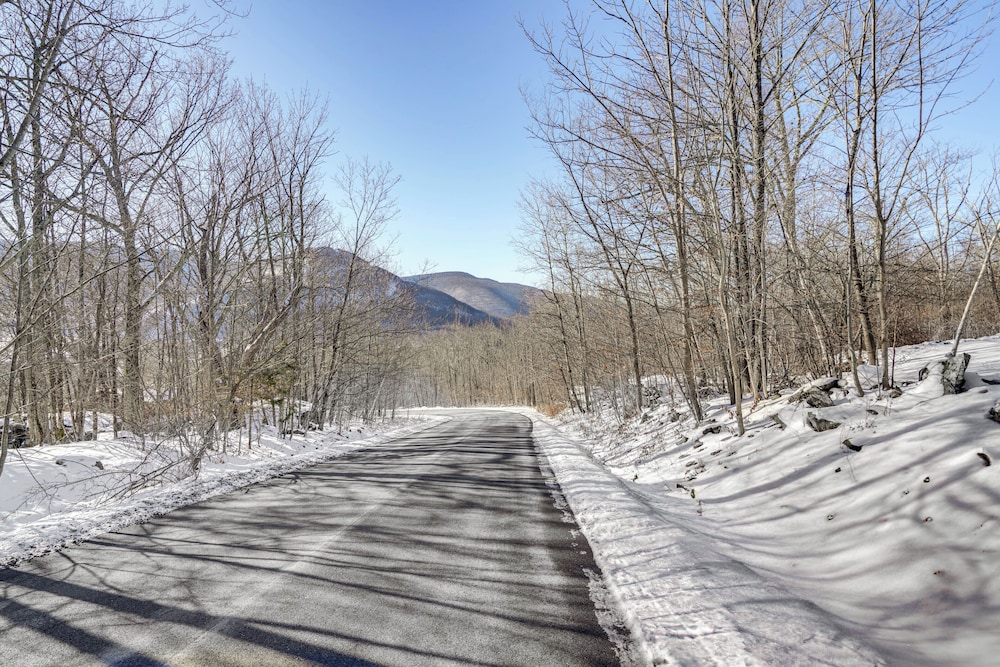 < 1 Mi to Hunter Mtn: Spacious Home w/ Hot Tub!