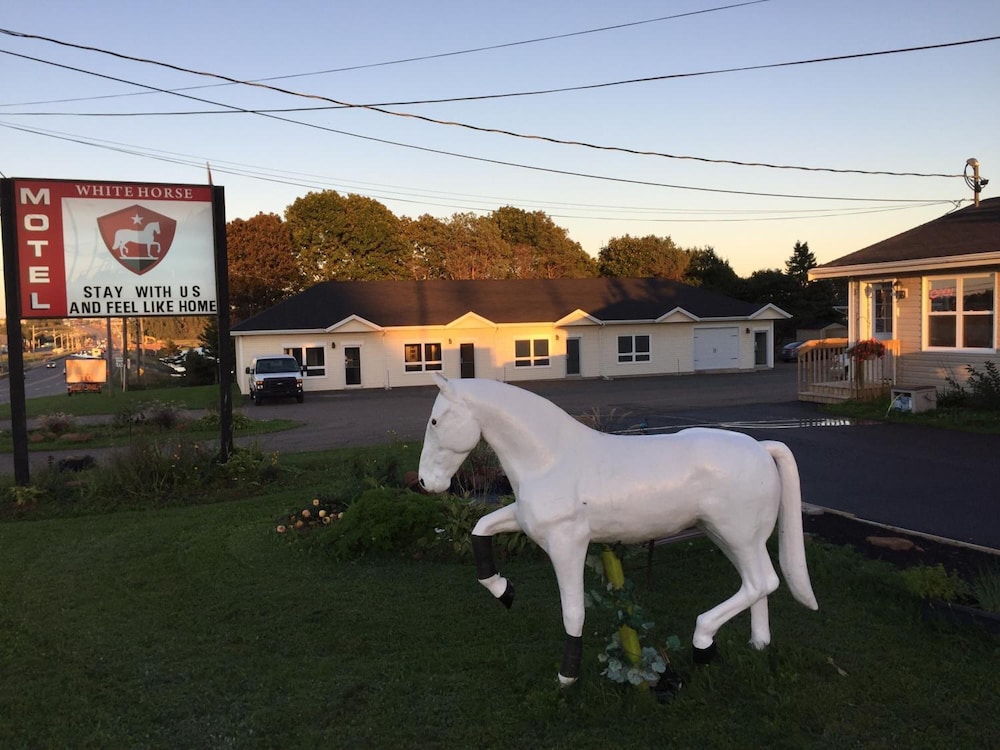 Cornwall Vacations - The White Horse Motel - Property Image 1