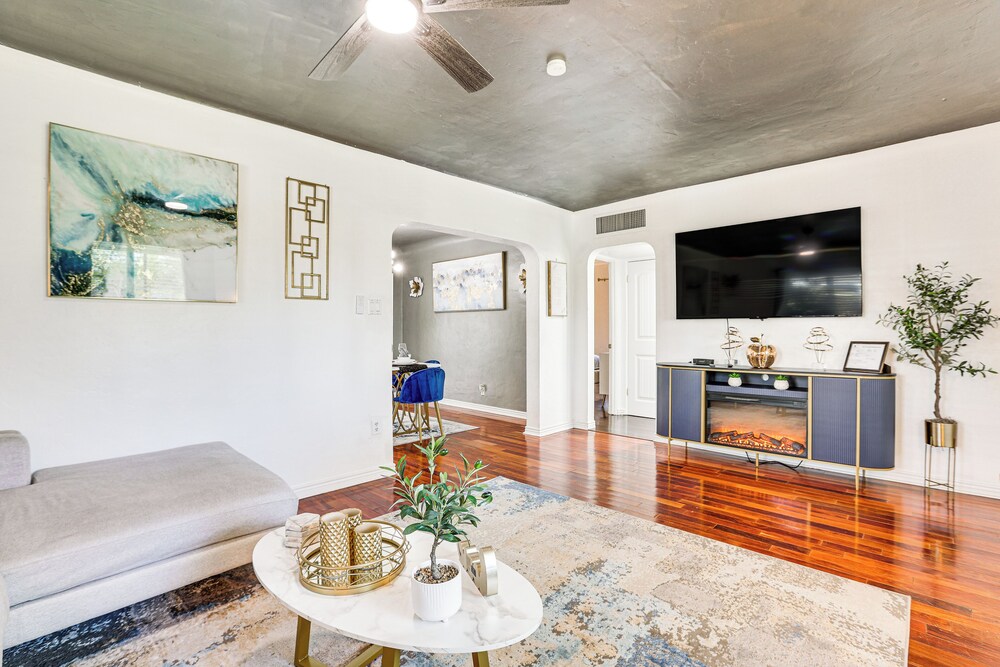 Bar & Fire Pit: Pet-friendly Phoenix 'La Casita'