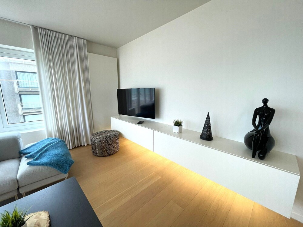 Apartment by Epernay Square With Sea View
