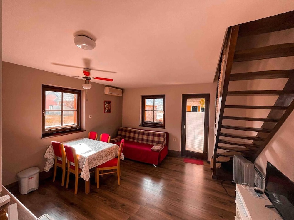 Lovely 2-bedroom House in Terme Catez view 5
