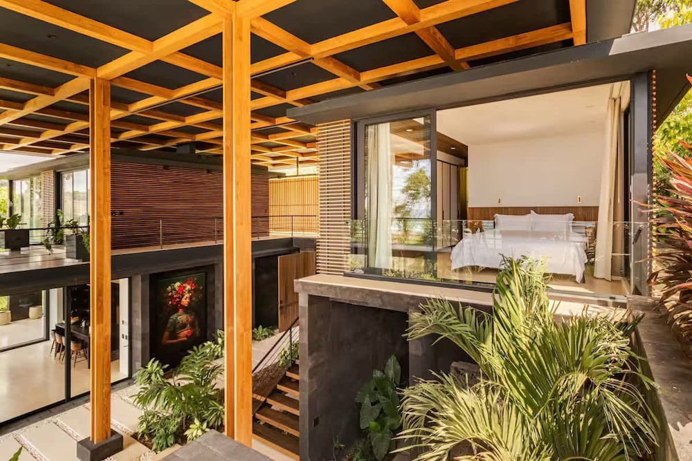 w Spectacular 4BR Villa in Costa Rica