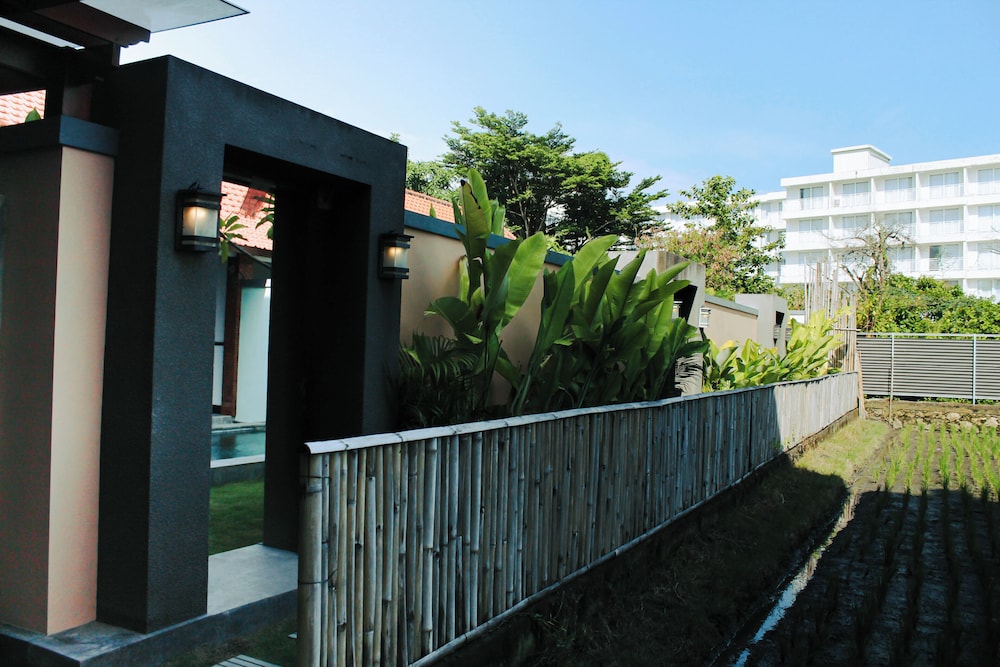 SEJATI VILLAS PETITENGET