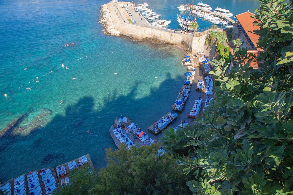 Aheste_simple Sea View Flat in Lovely Old Town