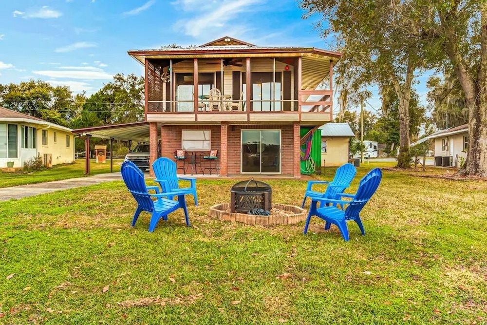 Lake Side Retreat