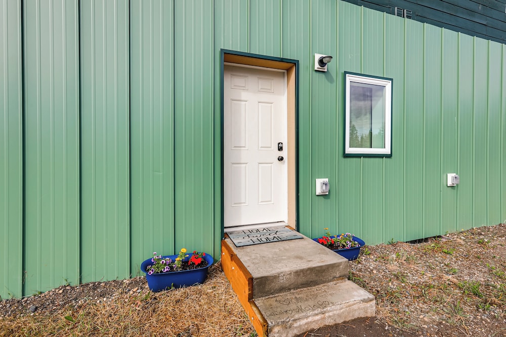 < 2 Mi to Dtwn: Pet-friendly Getaway in Fairbanks