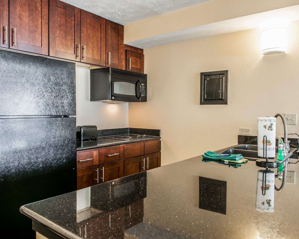 Mattoon Vacations - Quality Inn  Suites - Property Image 16