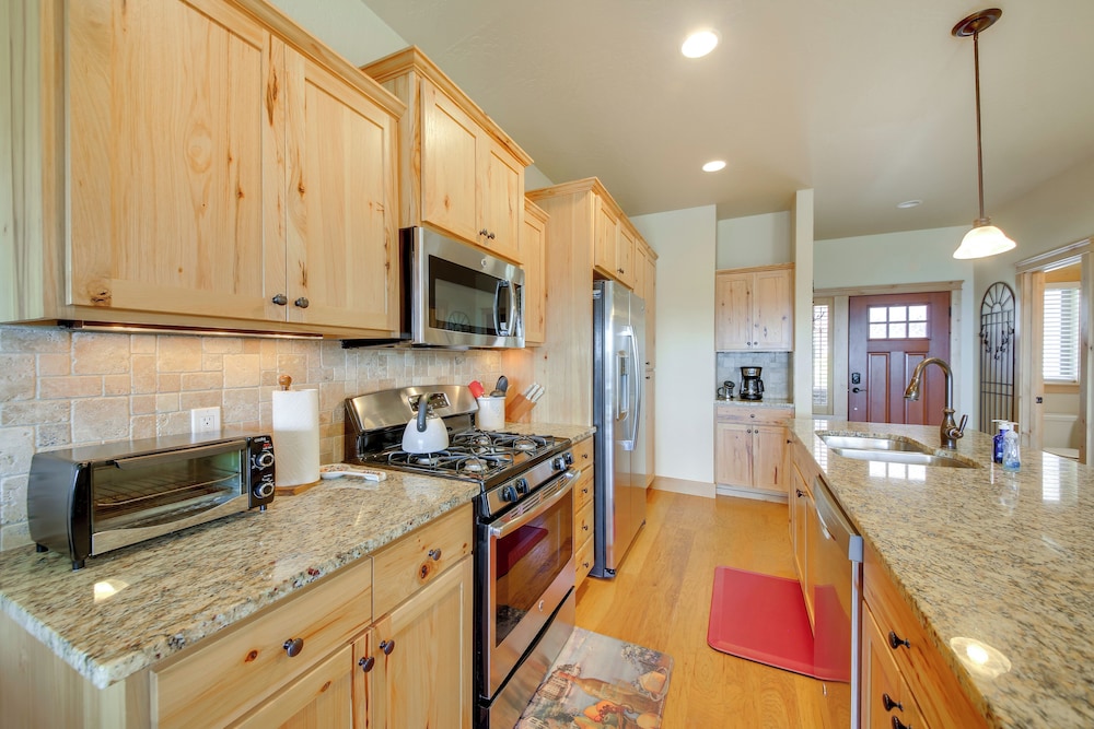 Walk to Schweitzer Village: Mountain-view Home