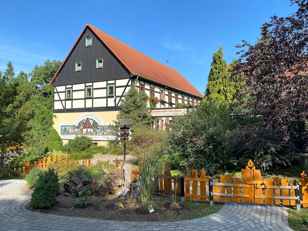 Ratags Kunsthandwerkerhaus GmbH & Co. KG