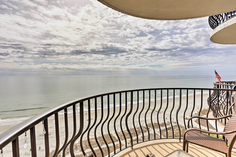 Oceanfront Resort-style Condo in Myrtle Beach! view 5