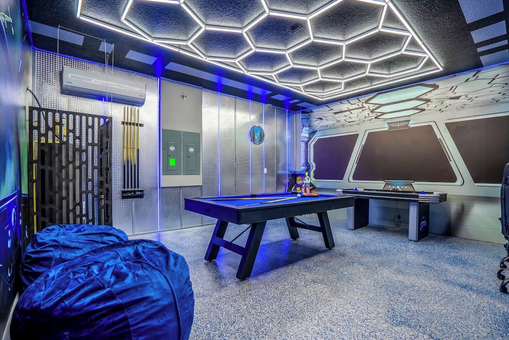Upstay: Family Retreat w Pool, Cinema & Games Room