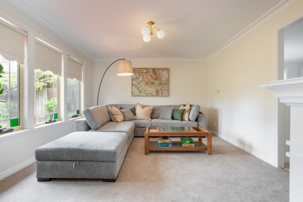 Stunning Katoomba Home With Lush Garden&playground
