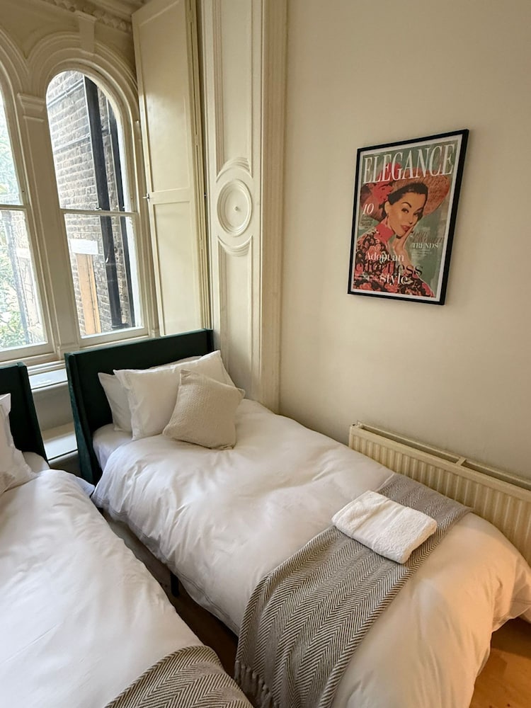 Newly Refurbished - Awesome 3 Bedroom Notting Hill Very Central With a Balcony