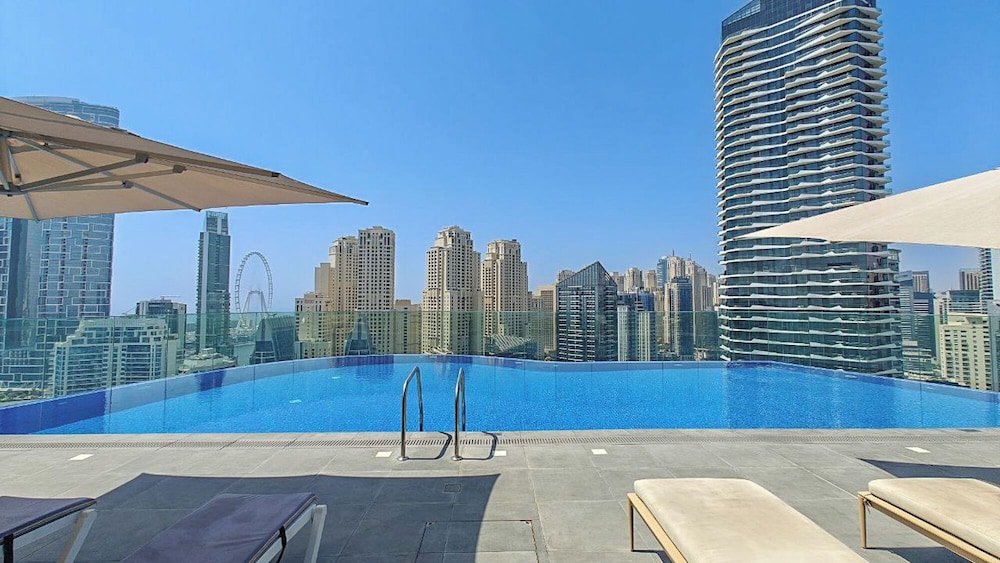 Vogue Condor Star Dubai Marina Pool