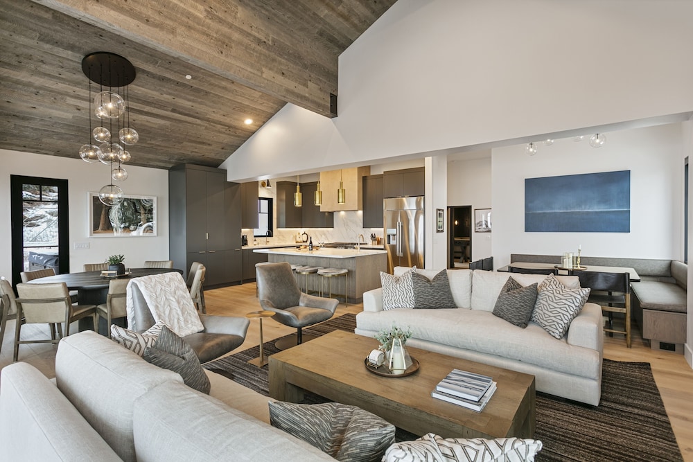 50 - Six Bedroom with Spa Stag Lodge 6 Condo
