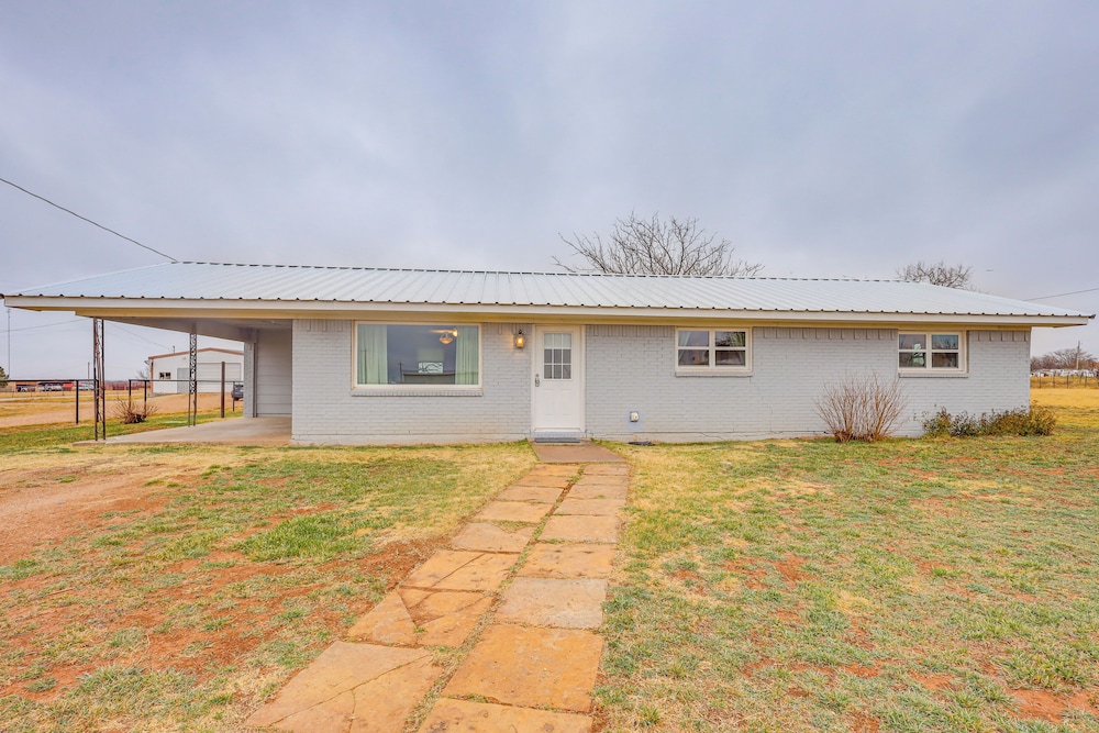 Near Hunting Grounds: Quiet Home in Aspermont!