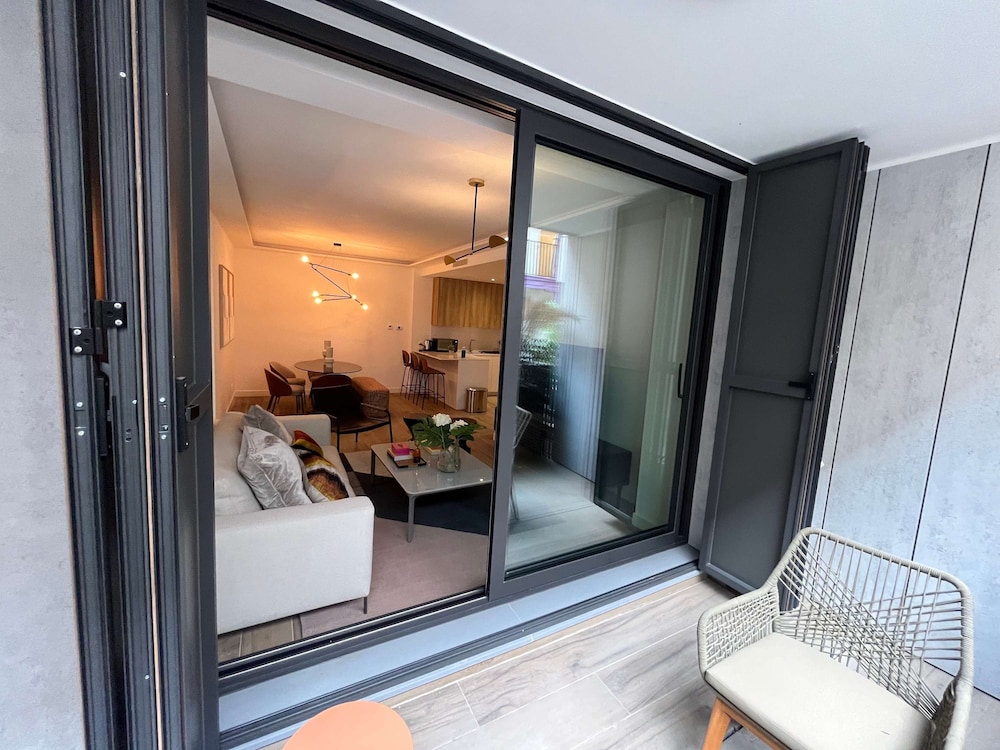 w Chic Urban 3BR w Sunny Terrace in Chueca