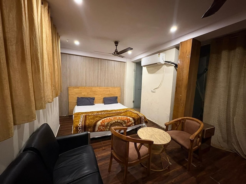 Hotel Twamev Ashram