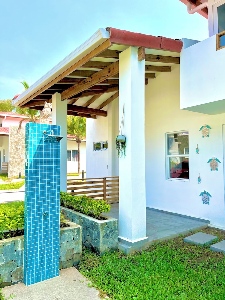 Oceanfront Villa in Amatecampo Beach