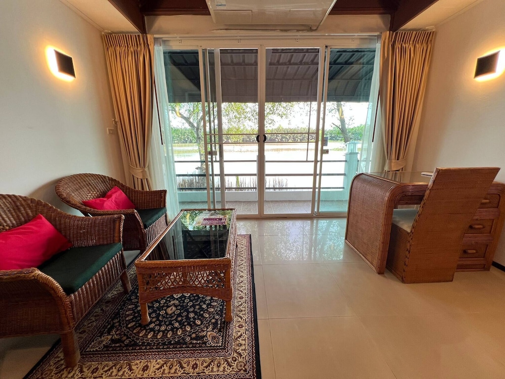 No8 Double Suite, Rainbow Arokaya Welnes