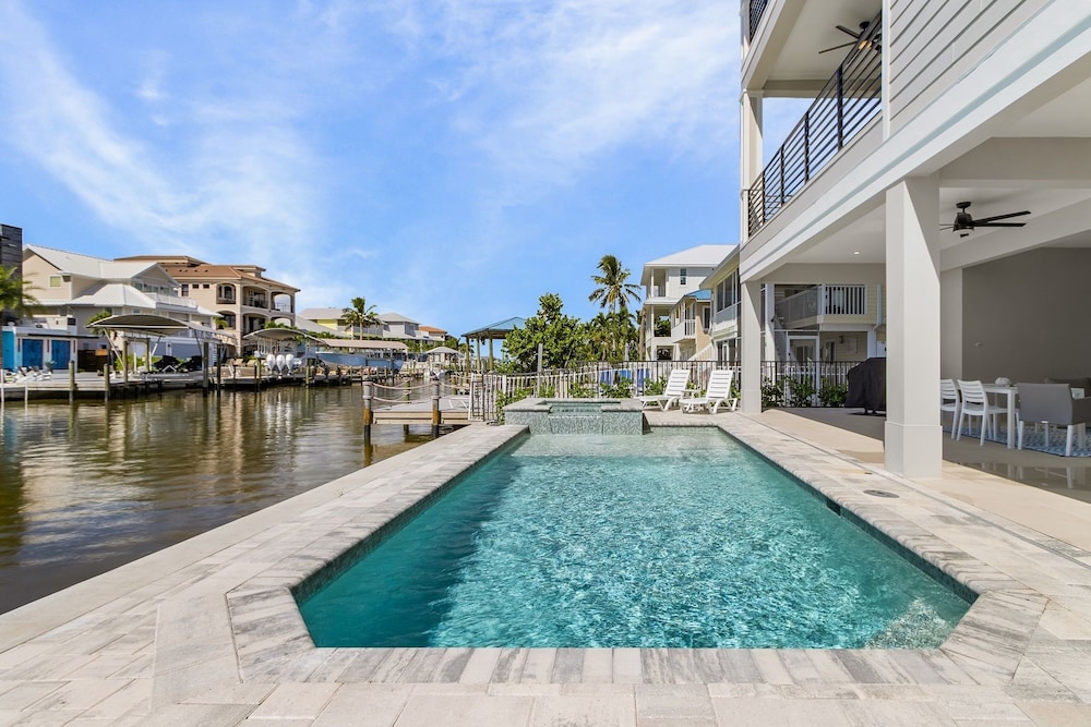 141 Brand New Luxury 6br/6ba Build W/ Heated Pool! 6 Bedroom Home